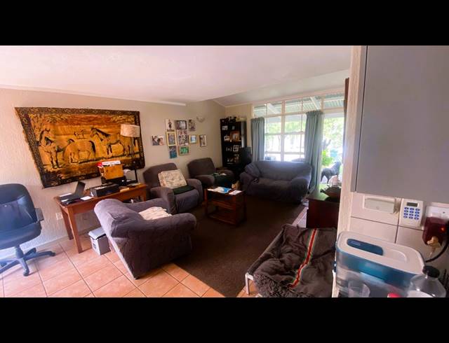 2 BEDROOM HOUSE TO LET IN WEST ACRES